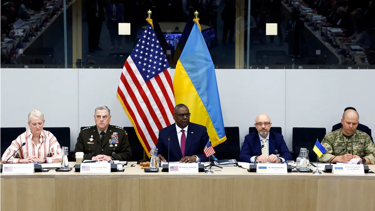  Заседание Контактной группы по обороне Украины перед встречей министров обороны стран НАТО в штаб-квартире альянса в Брюсселе, Бельгия, 15 июня. Фото: Ив Херман/AFP/Getty Images