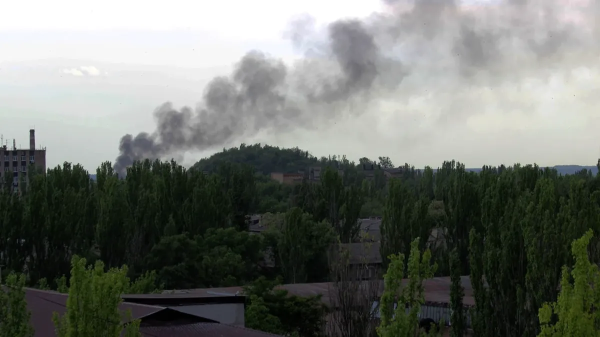 Начался обстрел Донецка украинскими военными. По первой оценке огонь ведут из западных системам РСЗО. В одном районе города горят дома