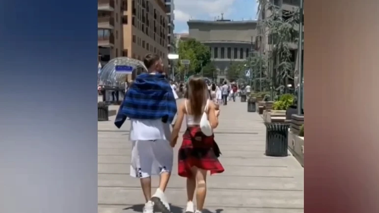 Пару сняли на видео на улицах Армении. Фото: скриншот с видео из соцсетей