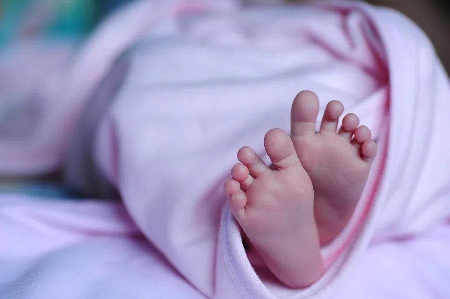 В Бердске спасли рыдающего трехмесячного младенца в закрытой квартире: Пьяная мать крепко спала и не слышала жутких криков