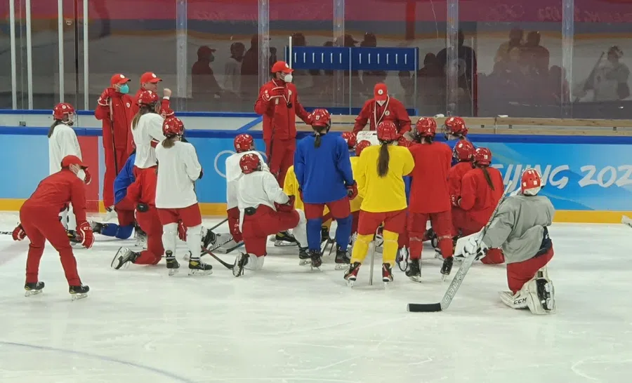 Женская сборная России по хоккею уверенно обыграла Швейцарию в стартовом матче на  Олимпийских играх-2022