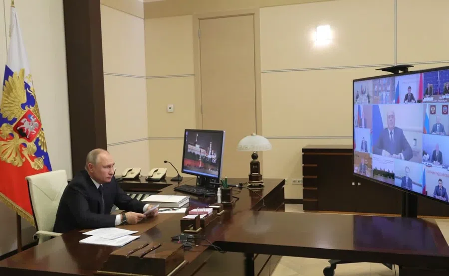 Песков объяснил жесткую реакцию Путина на полемику о кавказских регионах с кинорежиссером Сокуровым