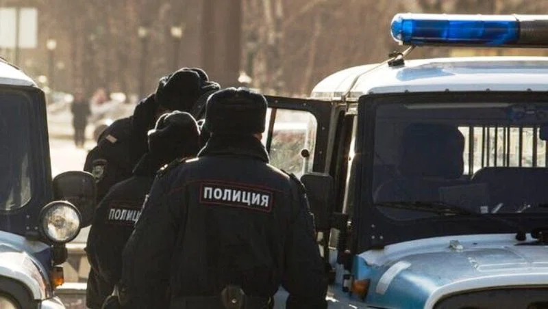 10 подростков избили сверстника у торгового центра в Подмосковье: Пострадавший попал в больницу