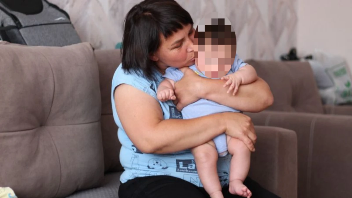 Ольга с новорожденной дочкой. Фото: кадр из видео
