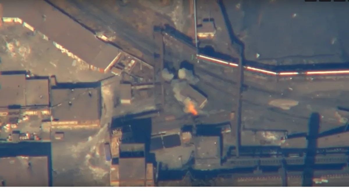 Минобороны показало видео уничтожения РСЗО, спрятанных в промышленной зоне