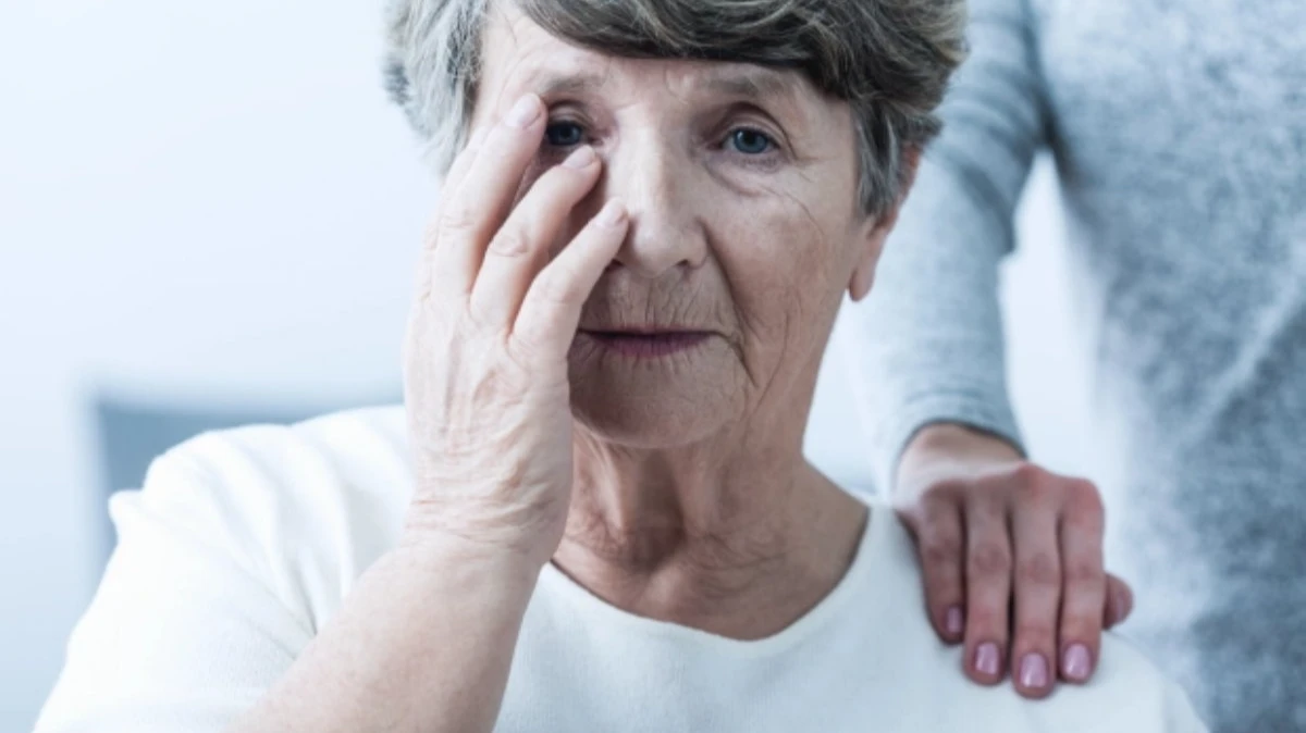 Фактически, женщины старше 60 лет в два раза чаще страдают от болезни Альцгеймера, чем от рака молочной железы. Фото: Getty
