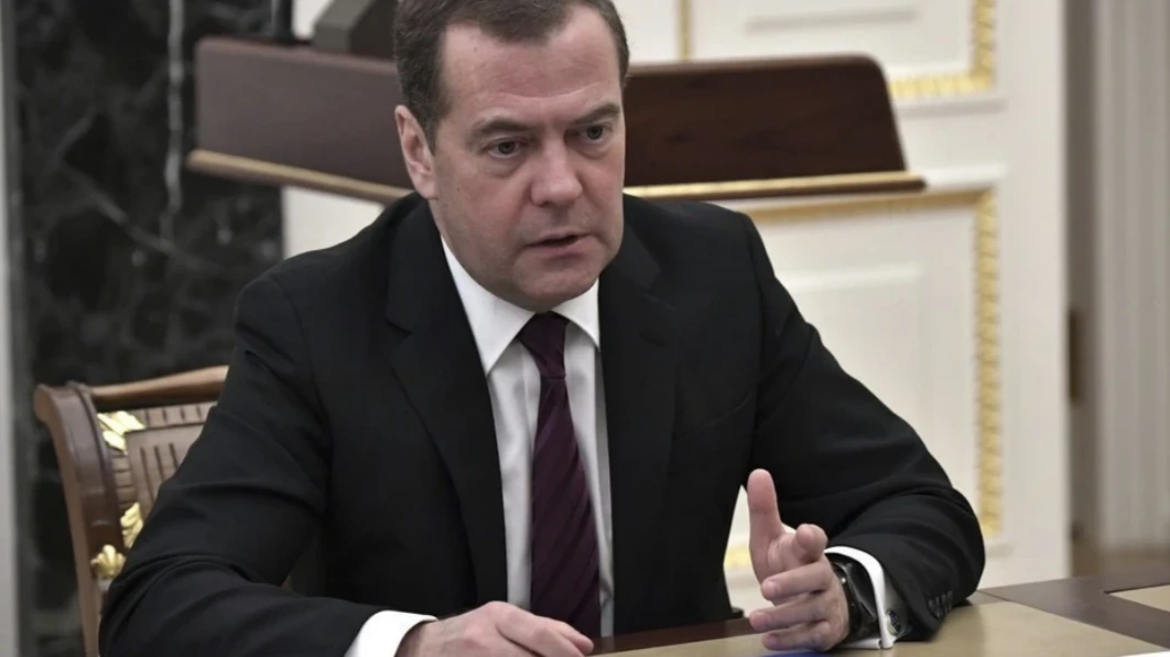 Дмитрий Медведев проинформировал, что Запад хочет уничтожить всю Россию