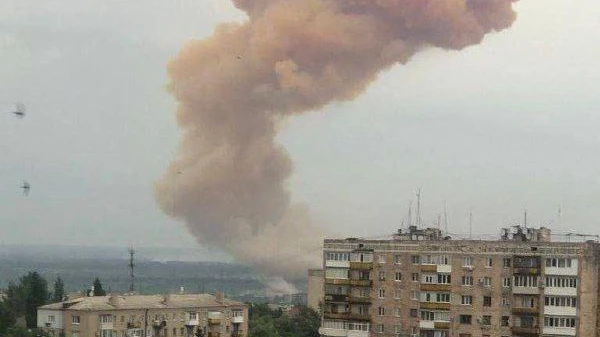 Столб дыма поднялся над Северодонецком 31 мая. Фото: Родион Мирошник / Telegram