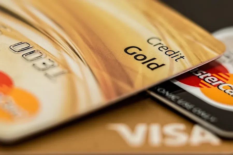 Сбербанк напомнил о приостановке работы карт Visa и Mastercard с 10 марта