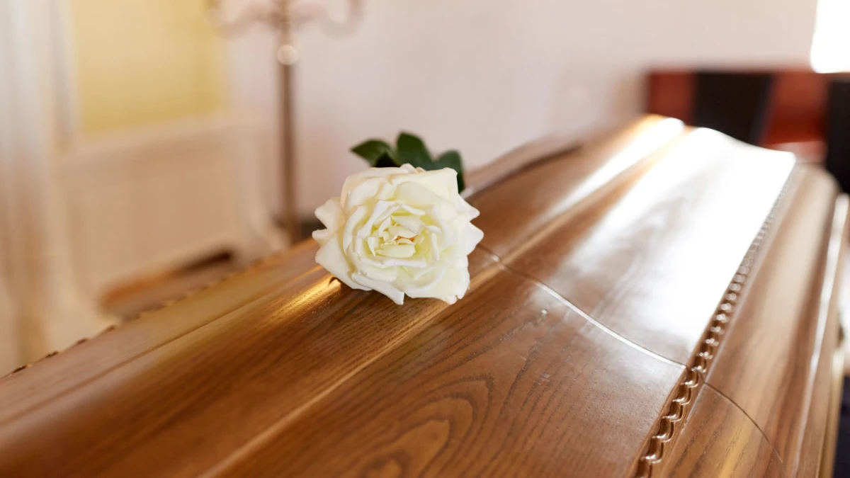 Гроб является неотъемлемой частью похорон. Фото: pxfuel.com