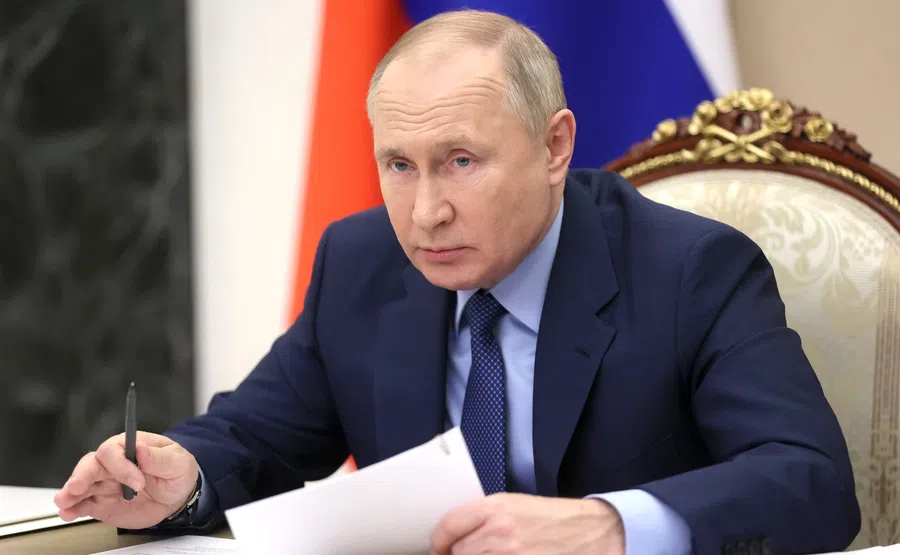 Владимир Путин заявил, что не позволит раскачать ситуацию у себя дома допустить сценарии «цветных революций»