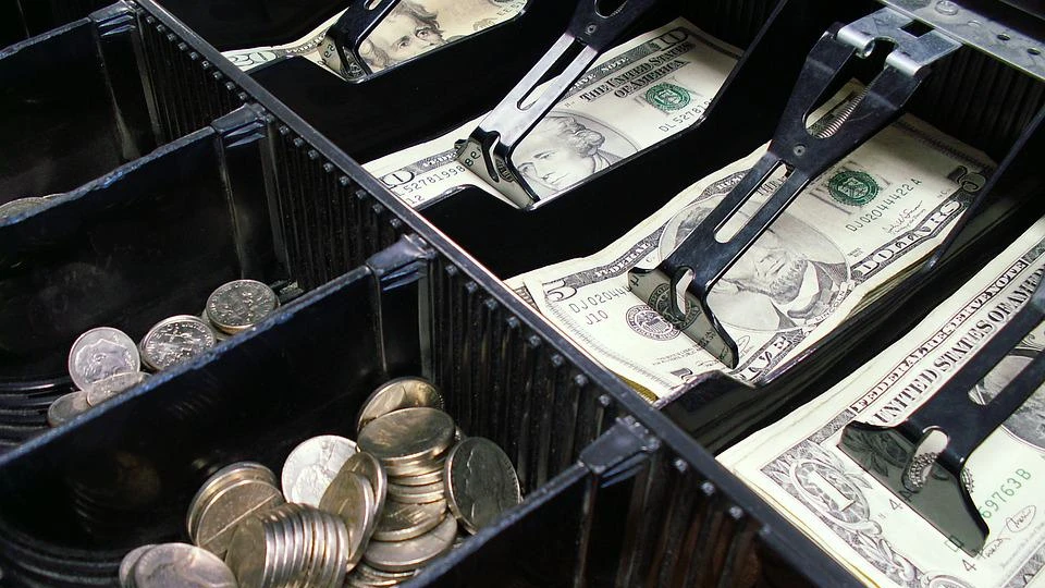 Рубль относительно доллара последний месяц укреплялся. Фото: pixabay.com
