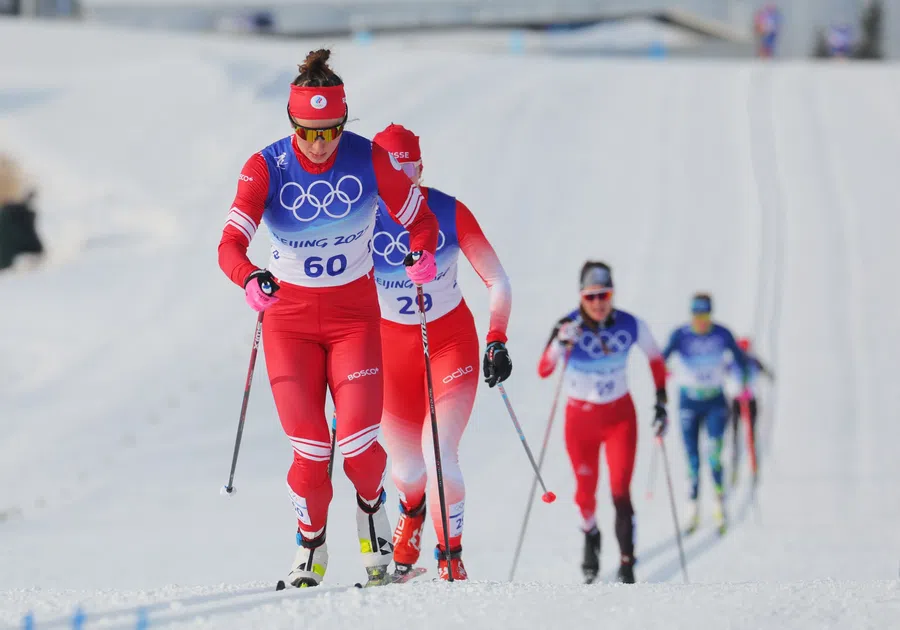 Золото на Олимпиаде-2022 завоевали российские лыжницы в эстафете. В медальном зачете Россия поднялась на 7-е место