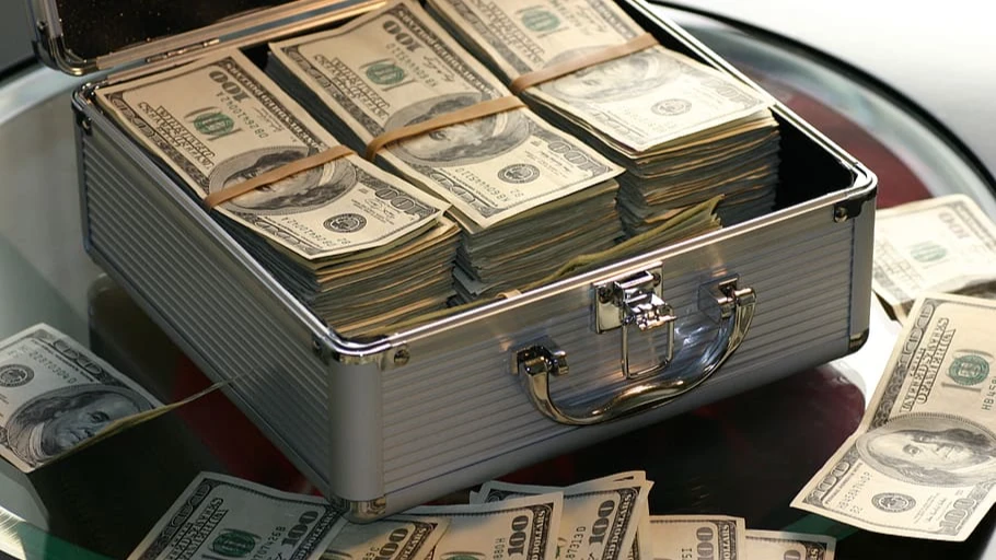 В России начался отток миллионеров, сообщает CNN. Фото: piqsels.com