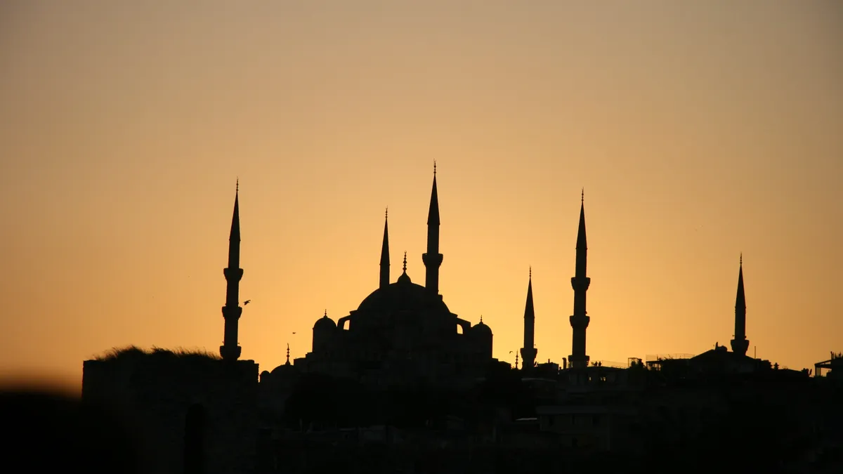 Джаназа-намаз – главная мусульманская молитва во время похорон: основные правила древней традиции в исламе 
