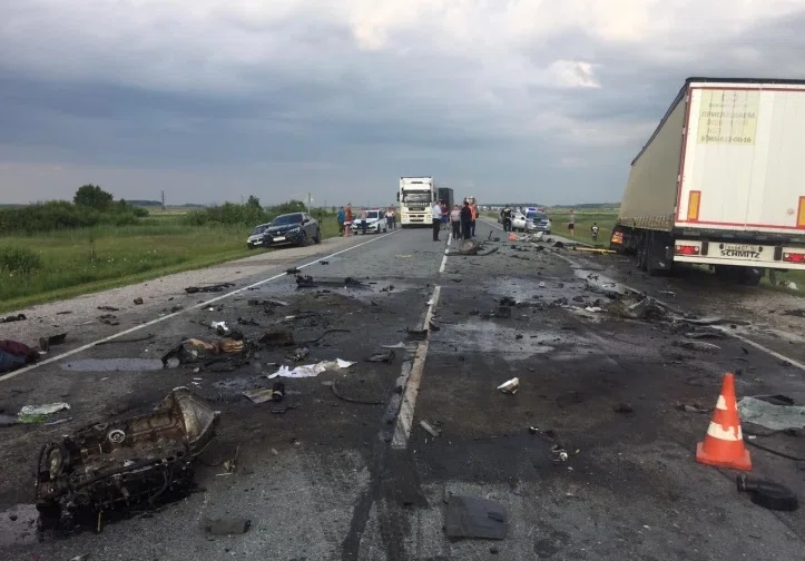 Под Новосибирском смертельное тройное ДТП: Шокирующий взрыв и пожар попали на видео