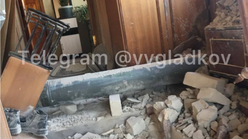 Разрушенный дом после взрыва снаряда в Белгородской области. Фото: телеграм-канал Вячеслава Гладкова
