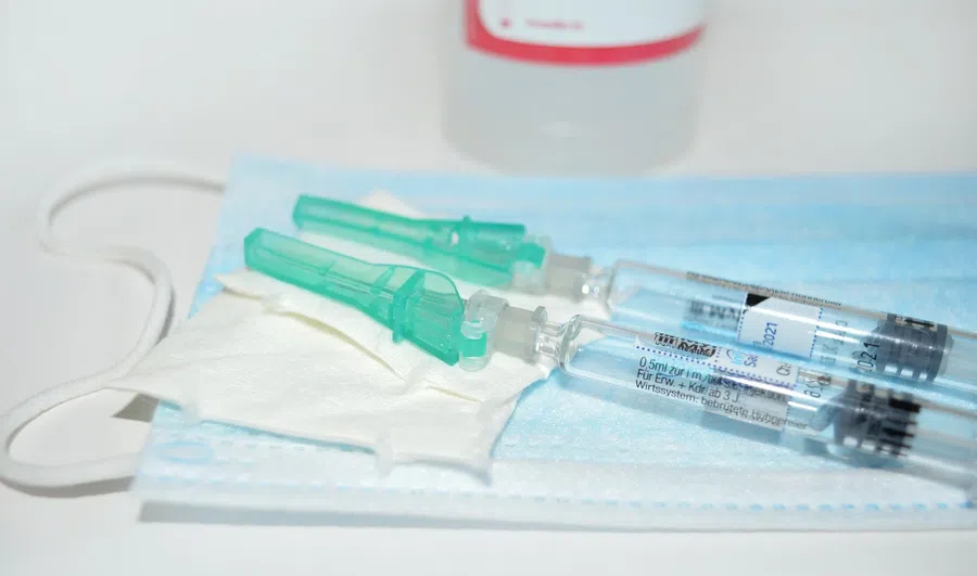 Однокомпонентная вакцина Спутник Лайт: кому ставить и категорические противопоказания