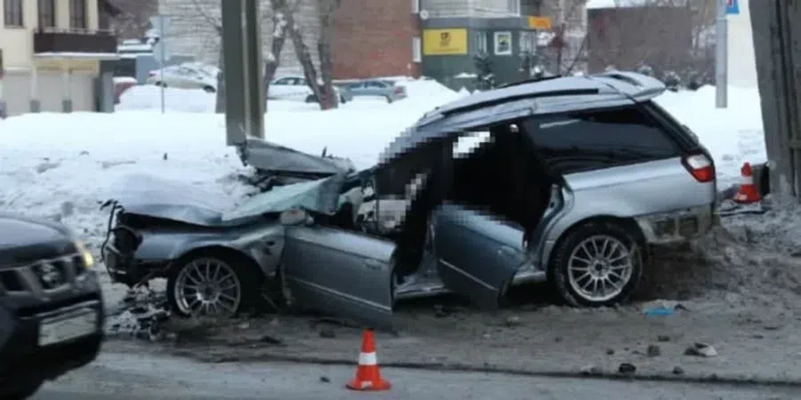 "Это не по пьянке": Версии причин смерти водителя и пассажира Subaru Legacy, врезавшегося в опору моста в центре Новосибирска, выдвинули знакомые погибших