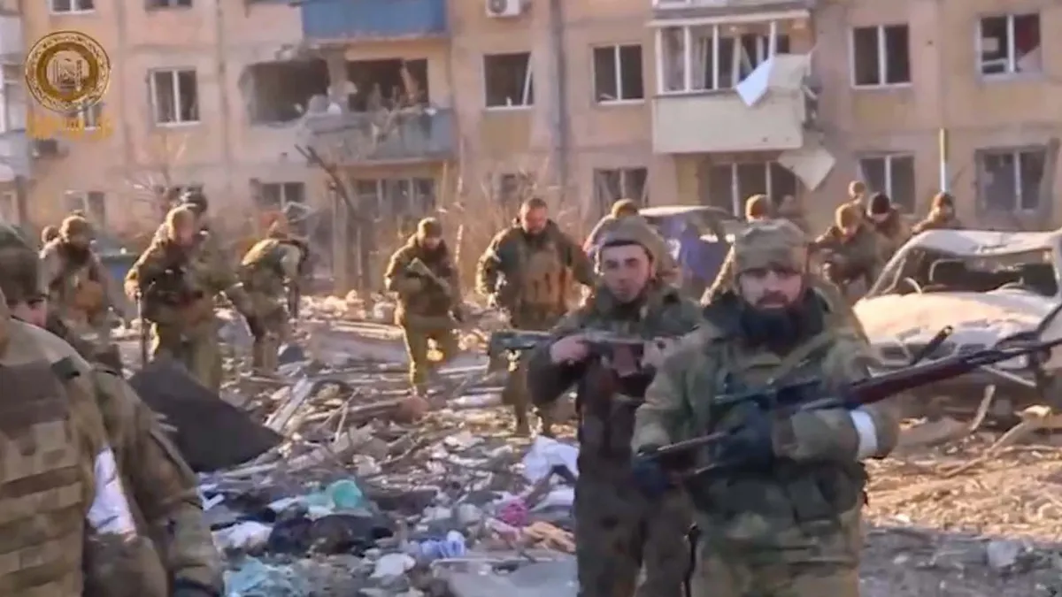 На размещенном Рамзаном Кадыровом в своем телеграме видео показаны бойцы в Мариуполе. Фото: скриншот видео из телеграм-канала Рамзана Кадыров 