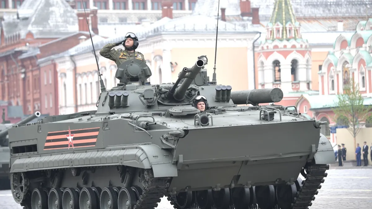 В 2022 году в параде Победы в Москве будут участвовать более 130 единиц военной техники. Фото: Кремлин.ру