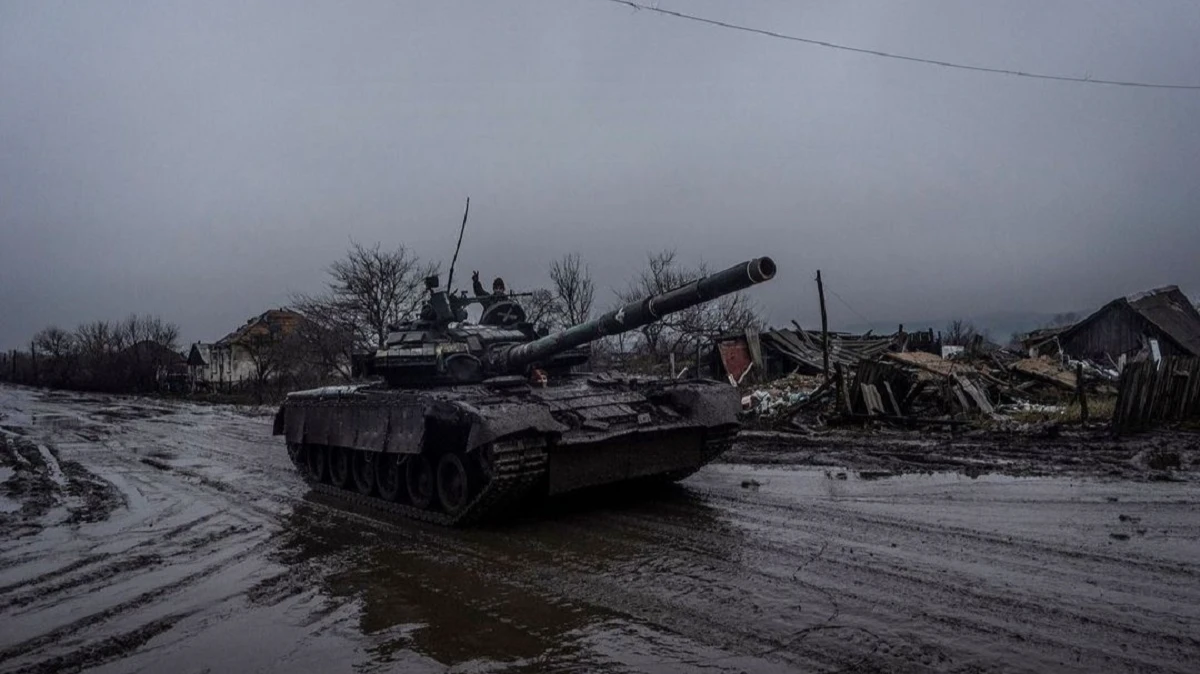 Минобороны Великобритании опубликовало кадры работы танков Challenger 2, которые должны передать Украине — видео 