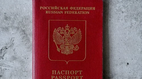 Командир хочет получить российский паспорт. Фото: Pexels.com