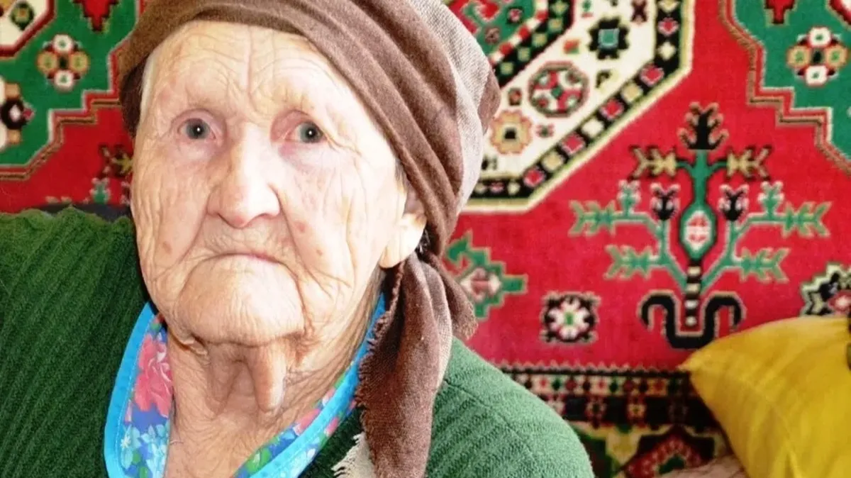 Фронтовичка Мария Левина прожила 100 лет. Но отказалась менять свой старенький частный домик на благоустроенное жилье. Фото: Курьер.Среда