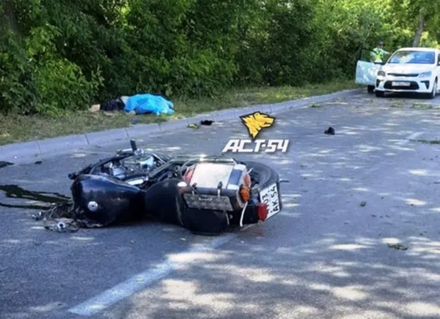Мотоциклист погиб на Бердском шоссе: он столкнулся с Kia Rio. Смотрите видео