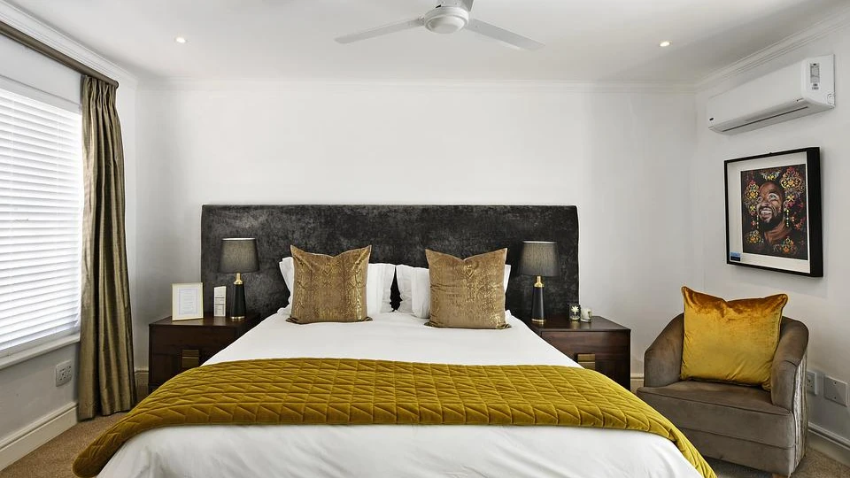 Кондиционер в спальне - это здоровый сон в жаркое лето. Фото: pixabay.com