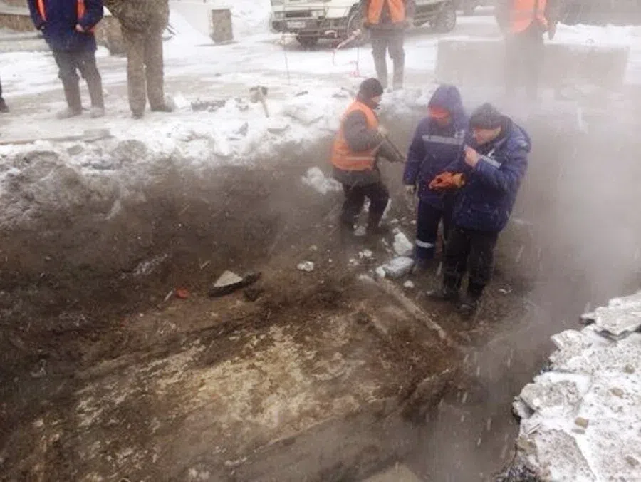 В Бердске завалили камнями канализационный коллектор: Без горячей и холодной воды остался целый микрорайон