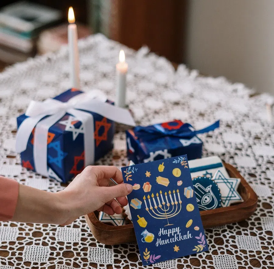 Ханука-2021: традиции еврейского праздника, можно ли работать, какие подарки дарить и как завершить торжества 6 декабря
