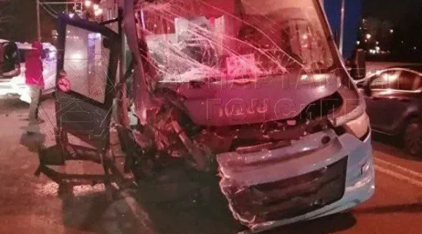 В жутком ДТП с маршруткой на северо-западе Москвы пострадали 11 человек