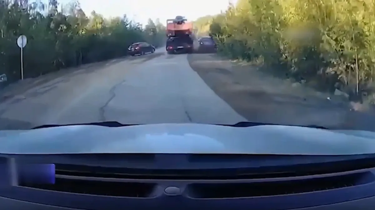 В Якутии у автокрана на подъеме отказали тормоза