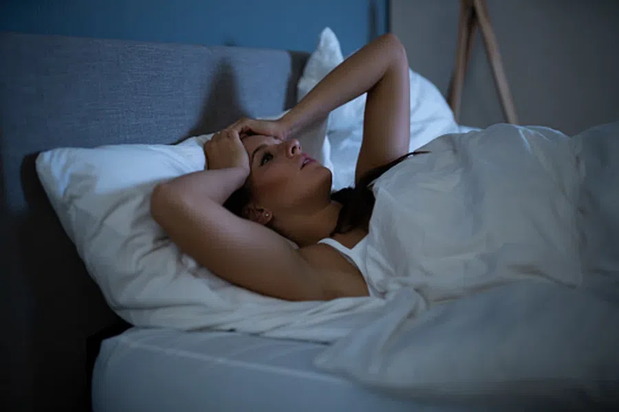 Что нельзя делать перед сном, чтобы хорошо спать: 5 распространенных ошибок