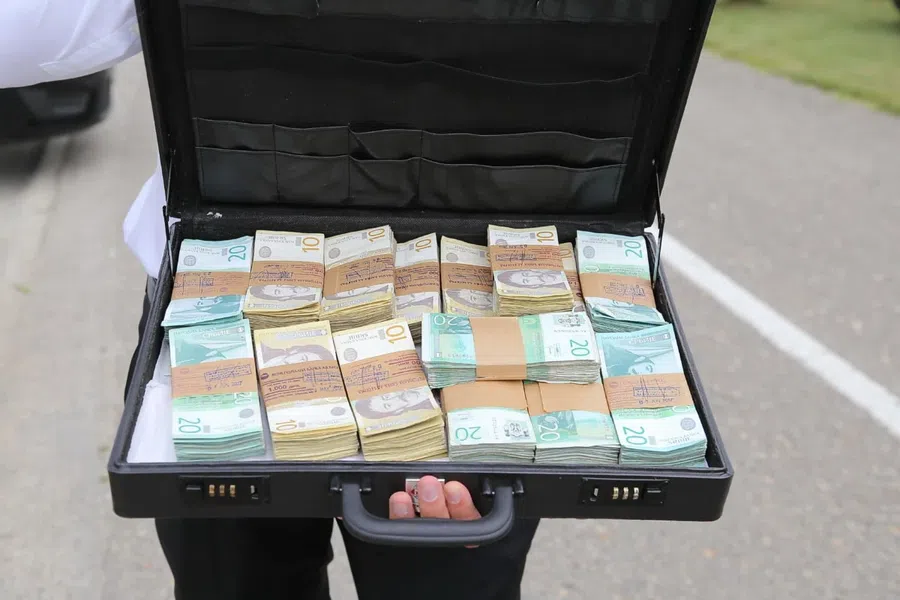 В какой валюте россиянам хранить рубли: эксперт назвал – китайский юань