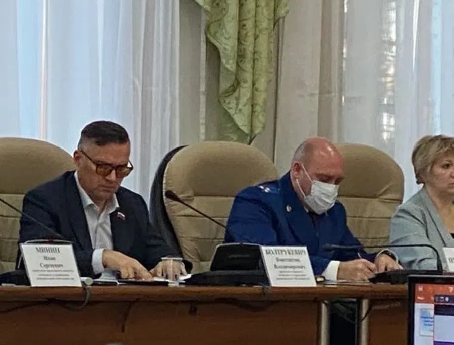В Бердске очередной скандал на сессии депутатов горсовета: Прокурор Кузнецов пригрозил народным избранникам судом за неисполнение закона