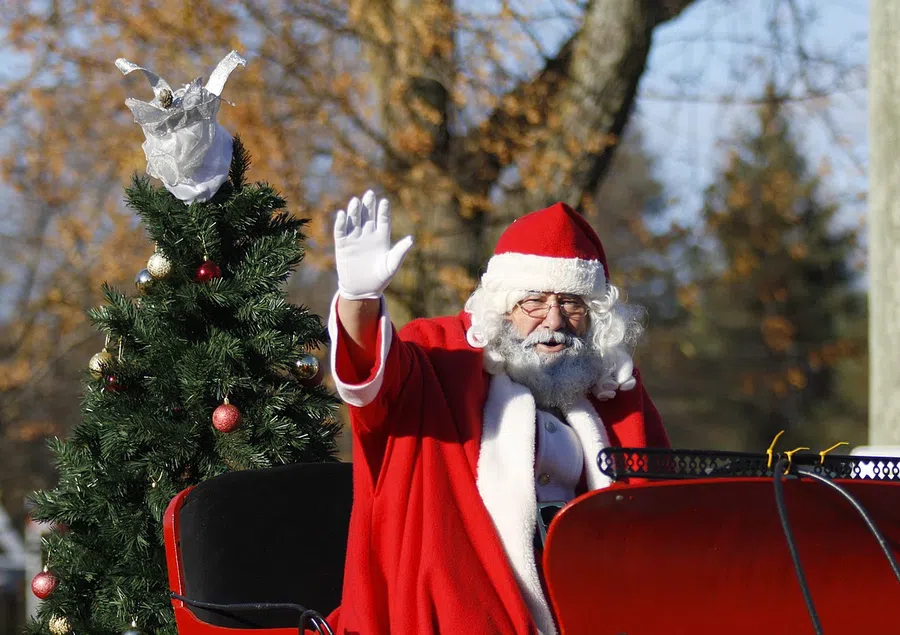 Санта-Клаус отправляется из лапландского Рованиеми в свое ежегодное кругосветное путешествие в трогательном видео