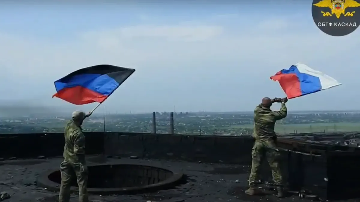 МВД ДНР показало на видео, как бойцы «Каскада» штурмовали «Азовсталь» и выводили оттуда замученных азовцев*