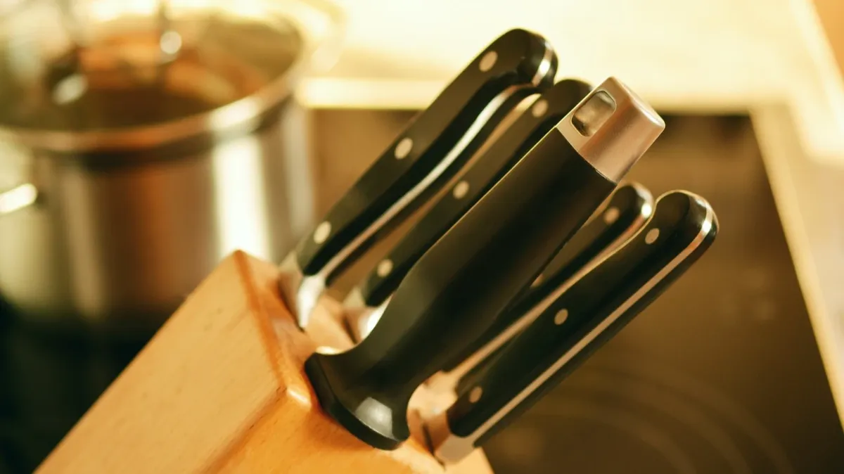 В кухне должно быть большое количество разных ножей. Фото: pxhere.сom