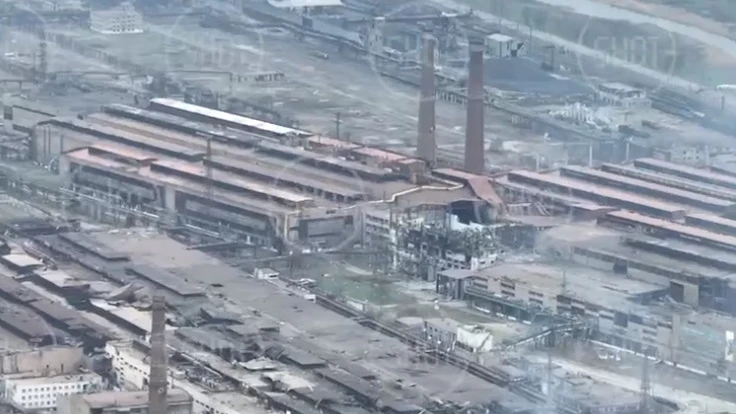 Эвакуированные гражданские с «Азовстали» заявили, что в промзоне завода укрываются еще 200 стариков и детей