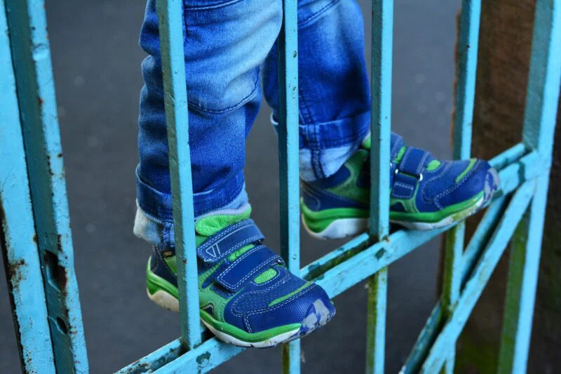 Железные ворота насмерть зажали 7-летнего мальчика