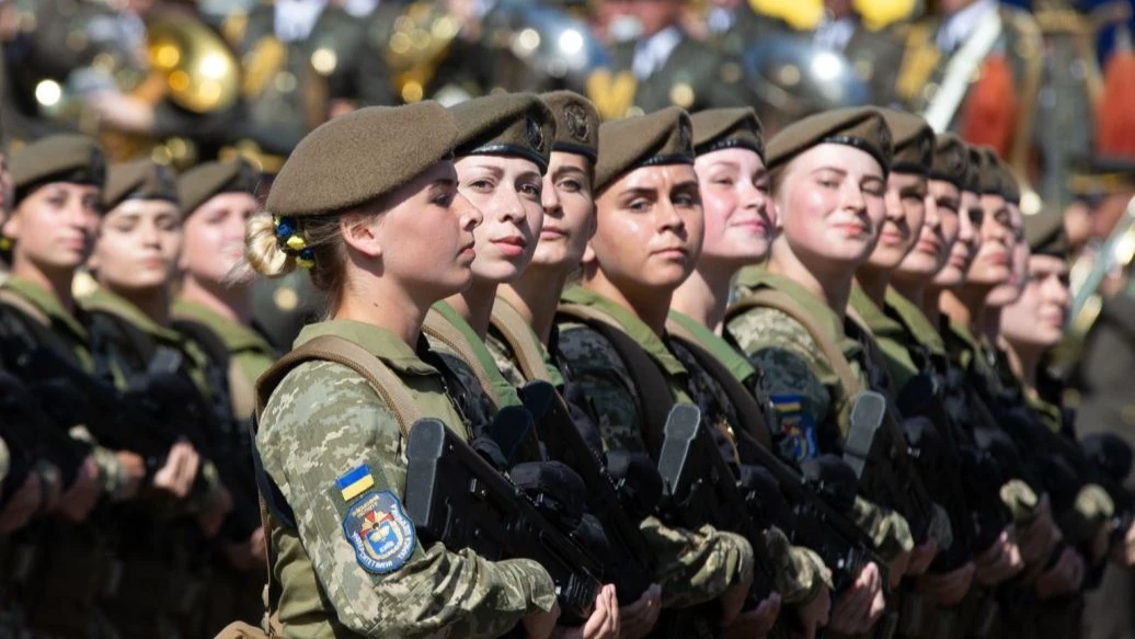 Украинских женщин перестанут выпускать из страны