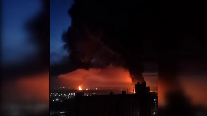 Baza: Причиной пожара и взрывов на нефтебазах в Брянске стали беспилотники