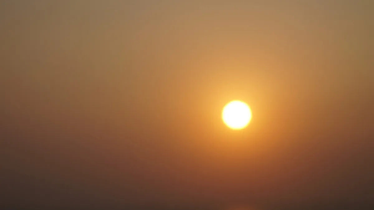 Солнце ноября не унимается в своей активности. Фото: pxhere.com