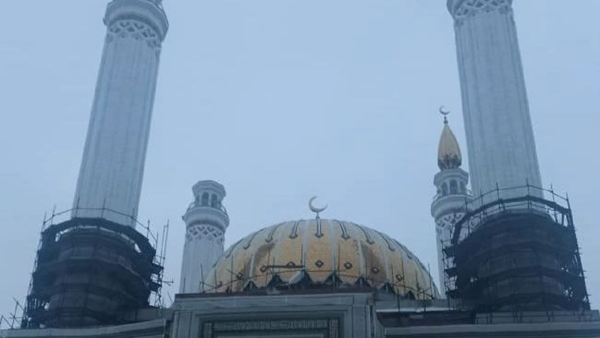 В Уфе упал купол одного из минаретов мечети «Ар-Рахим» —видео