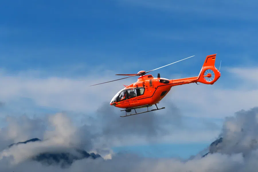 Вертолет отправился на поиски двух пропавших туристок на Сахалине