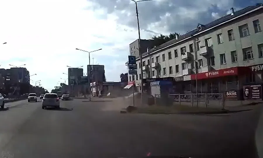 Момент смертельного ДТП мотоциклиста Ивана Мельникова на Dukati возле Универмага в Бердске попал на видео