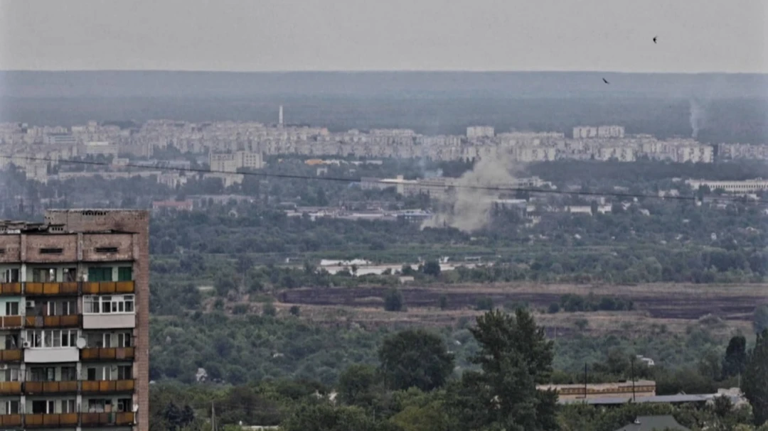 Украинские боевики взяли в заложники мирных жителей на заводе «Азот». Людей используют как «живой щит»