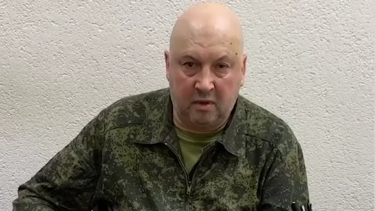 Генерал Сергей Суровикин пропал с сайта Минобороны